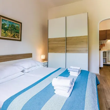 Apartment Stunning In With Wifi Pula