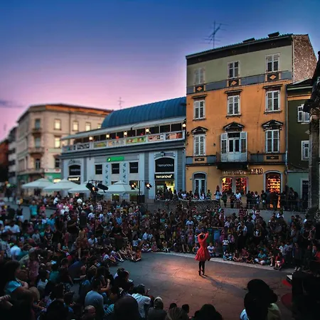 Stunning In With Wifi * 普拉