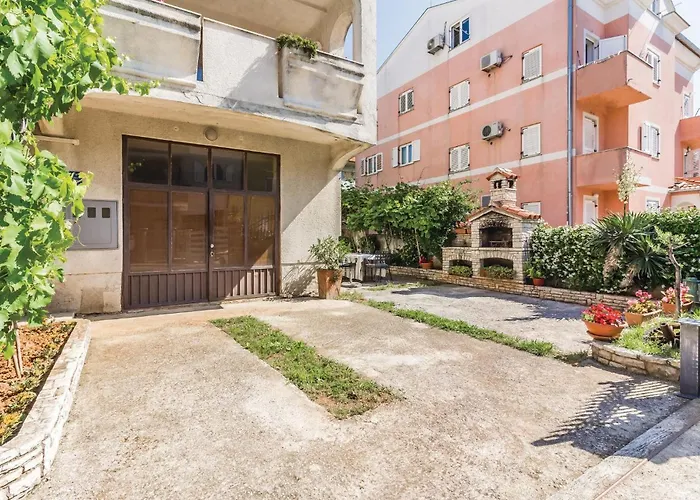 Apartment Stunning In With Wifi Pula